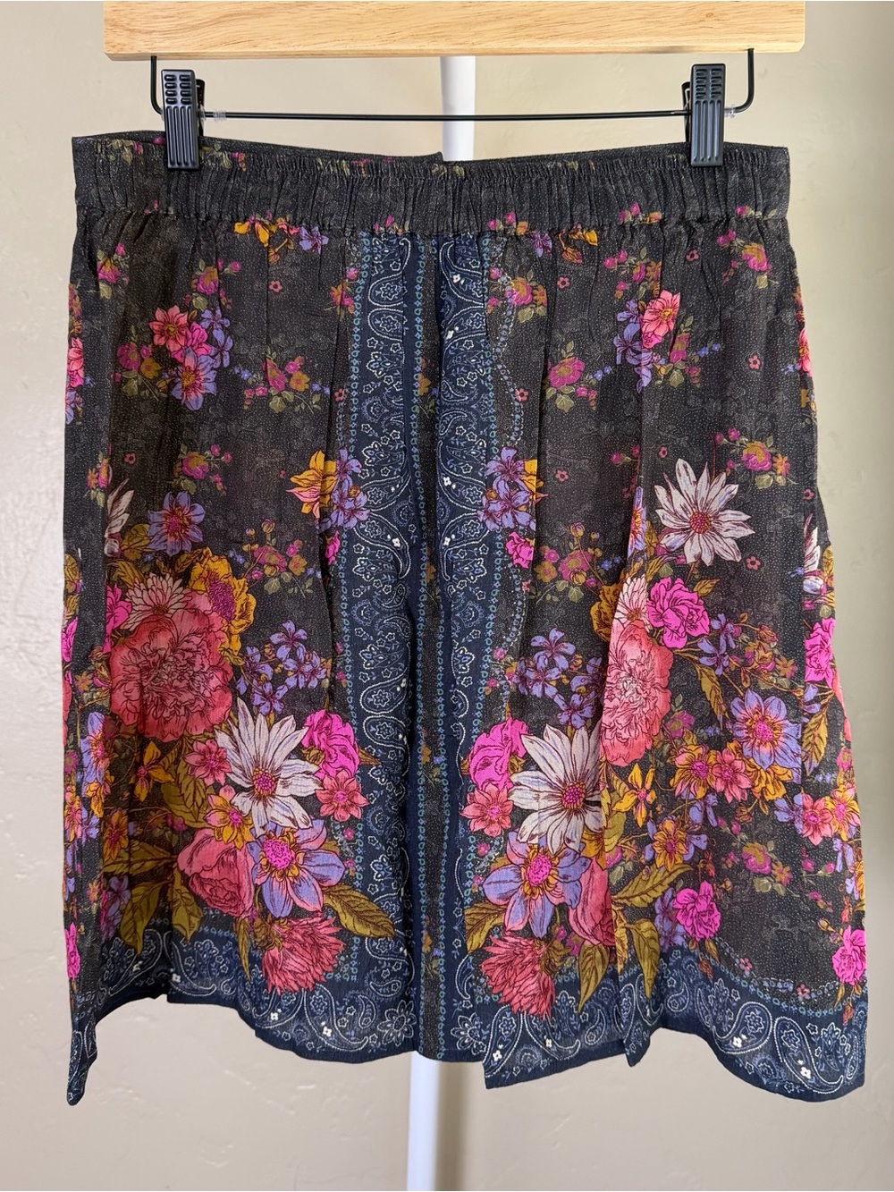 NATURAL LIFE Elaina Mini Skirt Medium NWT English Garden Charcoal Floral Print - Picture 7 of 10